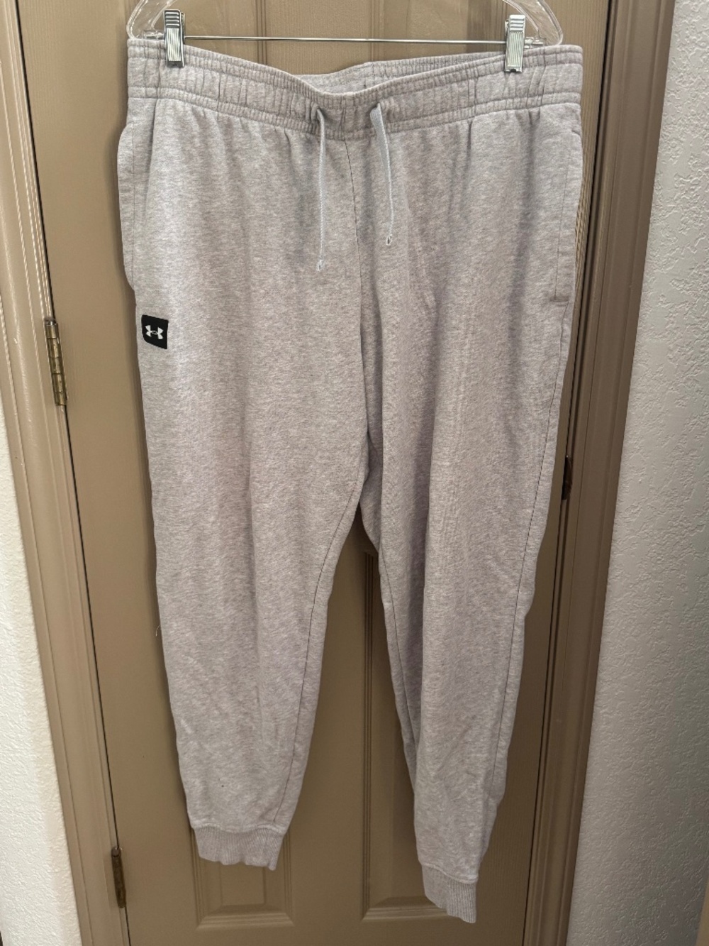 Men's grey Under Armour Sweatpants Sz XL loose fit